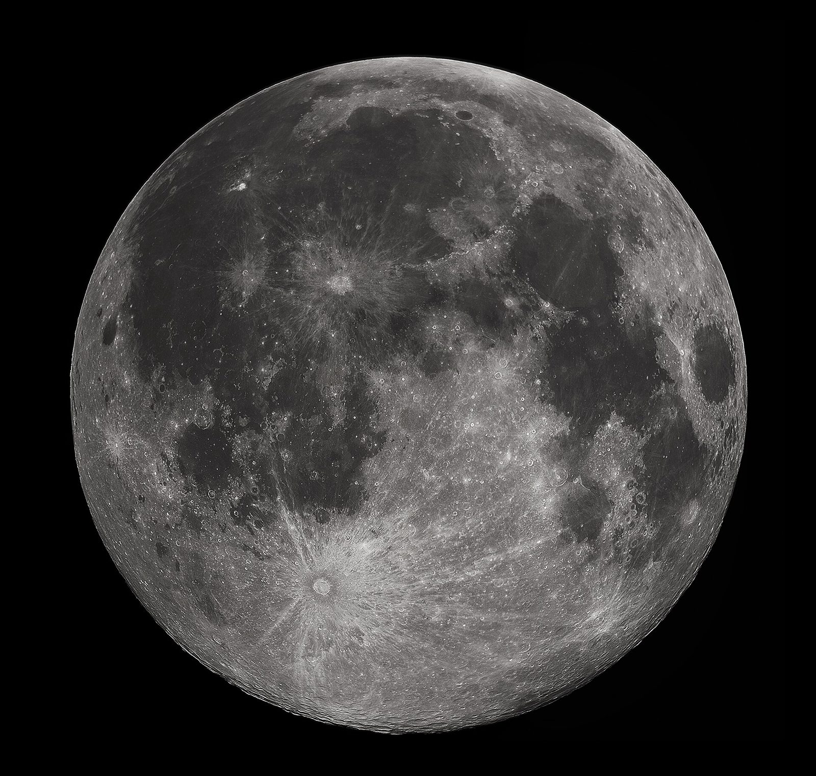 The full Moon, a common symbol in relationship astrology essays